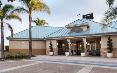 Entrance and parking area at Homewood Suites By Hilton San Jose Airport-Silicon Valley.