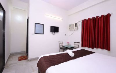 King room at Hotel NoVo Agra.