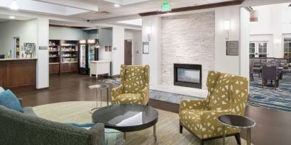 Lobby lounge with fireplace at Homewood Suites By Hilton Fresno Airport/Clovis.