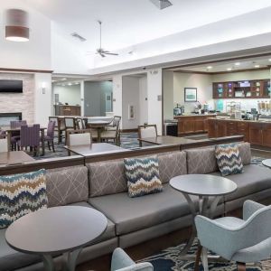 Dining area at Homewood Suites By Hilton Fresno Airport/Clovis.