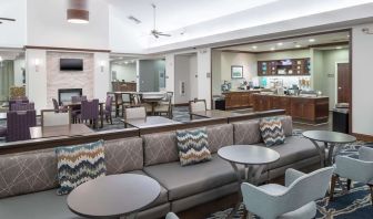 Dining area at Homewood Suites By Hilton Fresno Airport/Clovis.