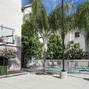 Sports court at Homewood Suites By Hilton Fresno Airport/Clovis.