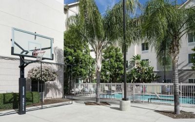 Sports court at Homewood Suites By Hilton Fresno Airport/Clovis.