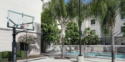Sports court at Homewood Suites By Hilton Fresno Airport/Clovis.