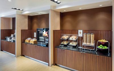 Breakfast area at Fairfield Inn & Suites By Marriott North Bergen.