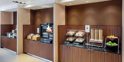 Breakfast area at Fairfield Inn & Suites By Marriott North Bergen.