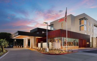 Exterior view and parking area at Hilton Garden Inn Sunnyvale.