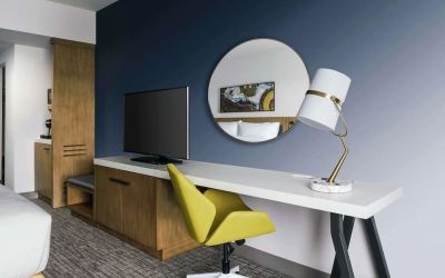 Day use room's workspace at Hilton Garden Inn Sunnyvale.