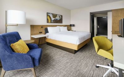 Standard room with work desk at Hilton Garden Inn Sunnyvale.