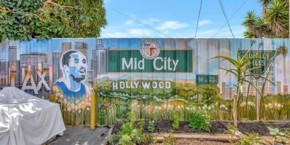 Wall mural at Mid City Inn - Los Angeles.