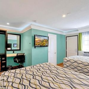 Queen room with mini-fridge at Mid City Inn - Los Angeles.