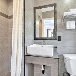Private bathroom with shower at Mid City Inn - Los Angeles.