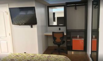 Work desk and TV at Mid City Inn - Los Angeles.