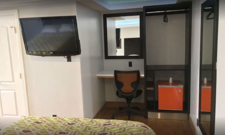 Work desk and TV at Mid City Inn - Los Angeles.