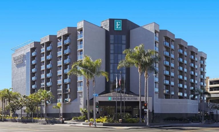 Exterior view of Embassy Suites By Hilton Los Angeles-Intl Airport North.