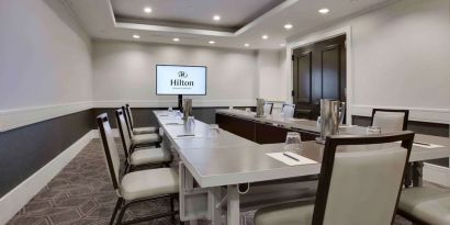 Professional meeting room at Hilton Newark Airport.