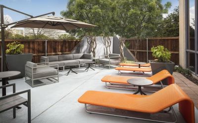 Lounge chairs at Crowne Plaza Dallas Market Ctr - Love Field.