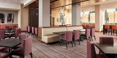 Lobby seating at Crowne Plaza Dallas Market Ctr - Love Field.