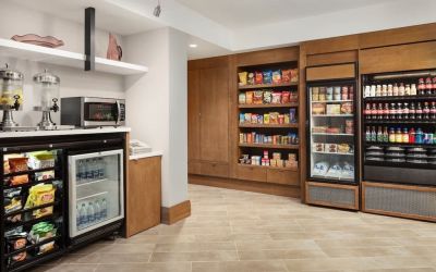 Convenience store at Crowne Plaza Dallas Market Ctr - Love Field.