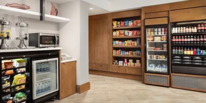 Convenience store at Crowne Plaza Dallas Market Ctr - Love Field.
