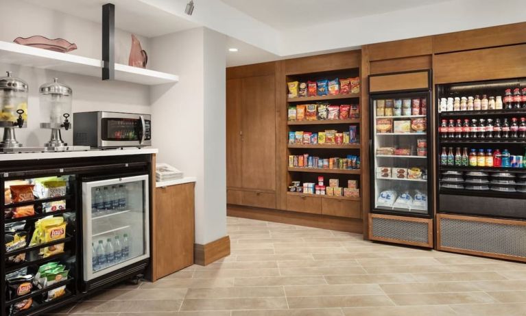 Convenience store at Crowne Plaza Dallas Market Ctr - Love Field.