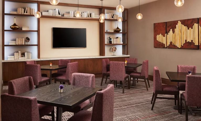 Dining room at Crowne Plaza Dallas Market Ctr - Love Field.