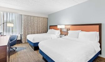 Day use twin room with work desk at Hampton Inn Chicago/Naperville.
