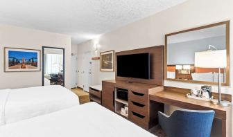 Day use twin room with works desk at Hampton Inn Chicago/Naperville.