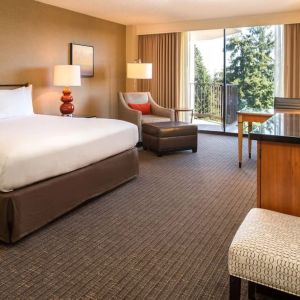 King room with TV at DoubleTree By Hilton Seattle Airport.