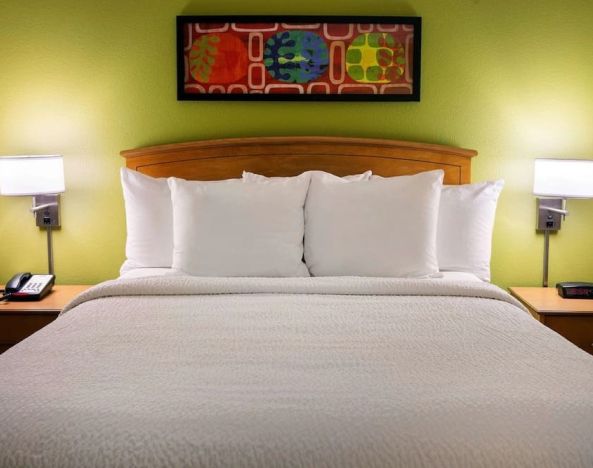 King pool at Sonesta Simply Suites Phoenix Scottsdale.