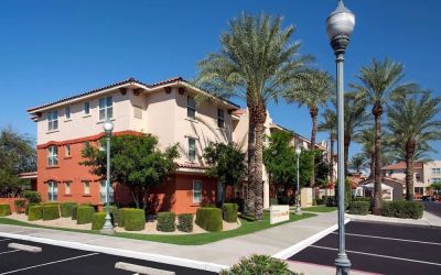 Exterior view and parking area at Sonesta Simply Suites Phoenix Scottsdale.
