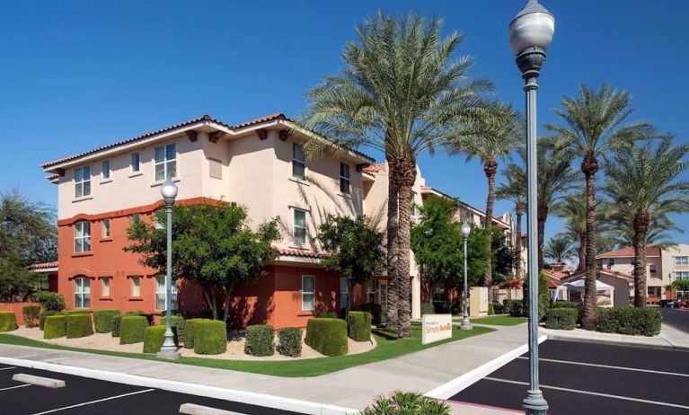 Exterior view and parking area at Sonesta Simply Suites Phoenix Scottsdale.