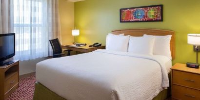 Day use room with king bed and work desk at Sonesta Simply Suites Phoenix Scottsdale.