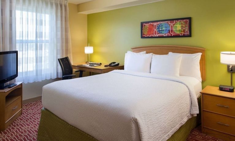 Day use room with king bed and work desk at Sonesta Simply Suites Phoenix Scottsdale.