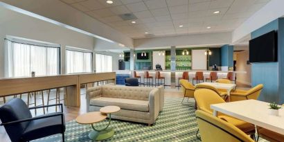 Lobby workspace at Sonesta Select Scottsdale At Mayo Clinic Campus.