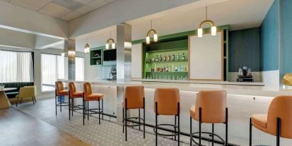 Hotel bar with lounge seating at Sonesta Select Scottsdale At Mayo Clinic Campus.