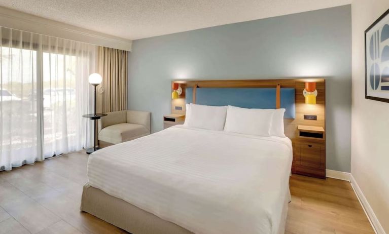 King bed at Sonesta Select Scottsdale At Mayo Clinic Campus.