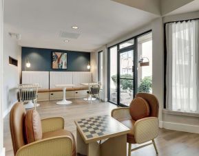 Seating area at Sonesta Select Scottsdale At Mayo Clinic Campus.