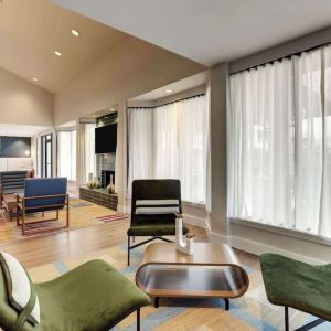 Lounge area at Sonesta Select Scottsdale At Mayo Clinic Campus.
