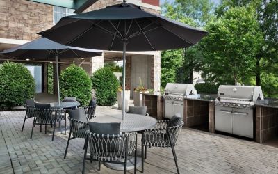 Barbecue grill and picnic area at TownePlace Suites Franklin Cool Springs.