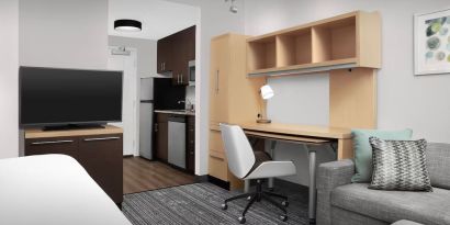 Day room amenities include TV, work desk, sofa, and in-room kitchen at TownePlace Suites Franklin Cool Springs.