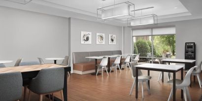 Dining area perfect for coworking at TownePlace Suites Franklin Cool Springs.