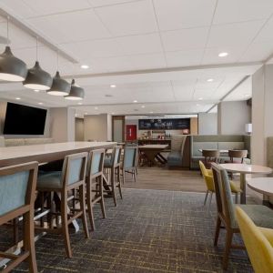 Breakfast area perfect for coworking at Hampton Inn Detroit Southfield.
