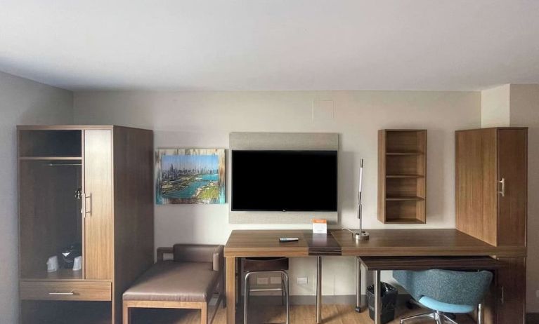 Day rooms with work station ideal for working remotely at MainStay Suites Oak Brook Terrace - Chicago.