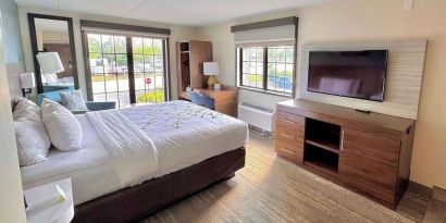 Day use room with workspace at Sleep Inn Oakbrook Terrace.