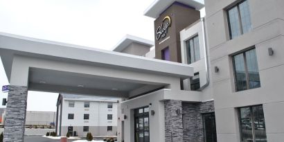 Entrance and parking area at Sleep Inn Oakbrook Terrace.