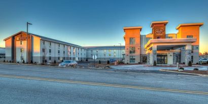 Exterior and parking area at Sleep Inn Oakbrook Terrace.