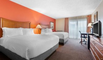 Day use twin room with work desk at Holiday Inn Express Chicago - Downers Grove..