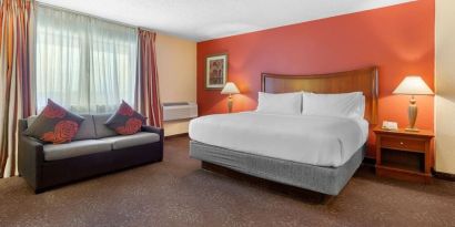 Bright and spacious day use room at Holiday Inn Express Chicago - Downers Grove.