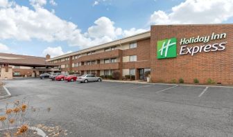 Parking area at Holiday Inn Express Chicago - Downers Grove.